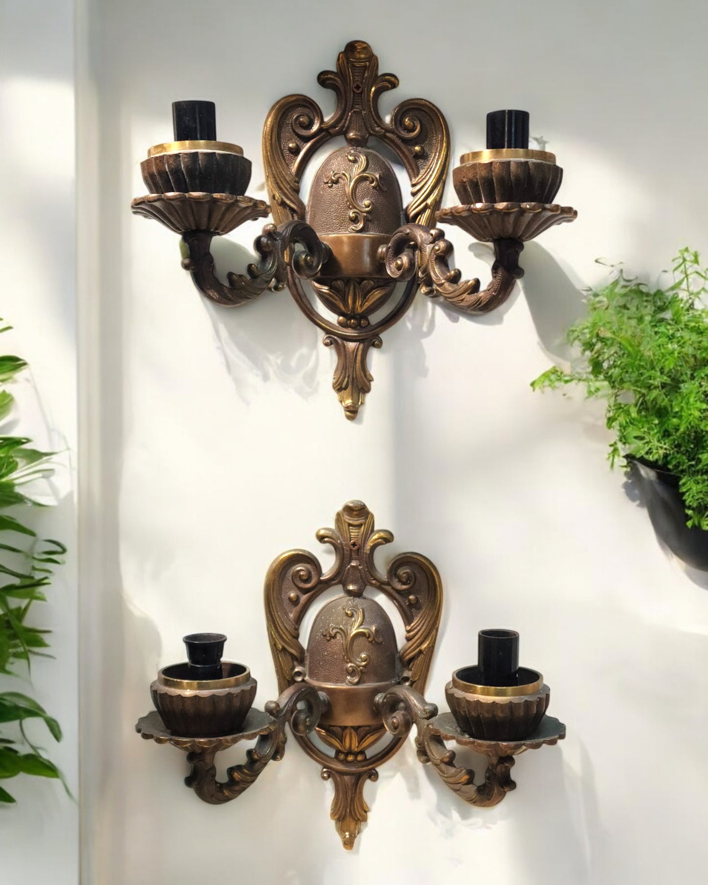 Pair of 1920s Antique Italian Bronze Wall Lamp / sconces